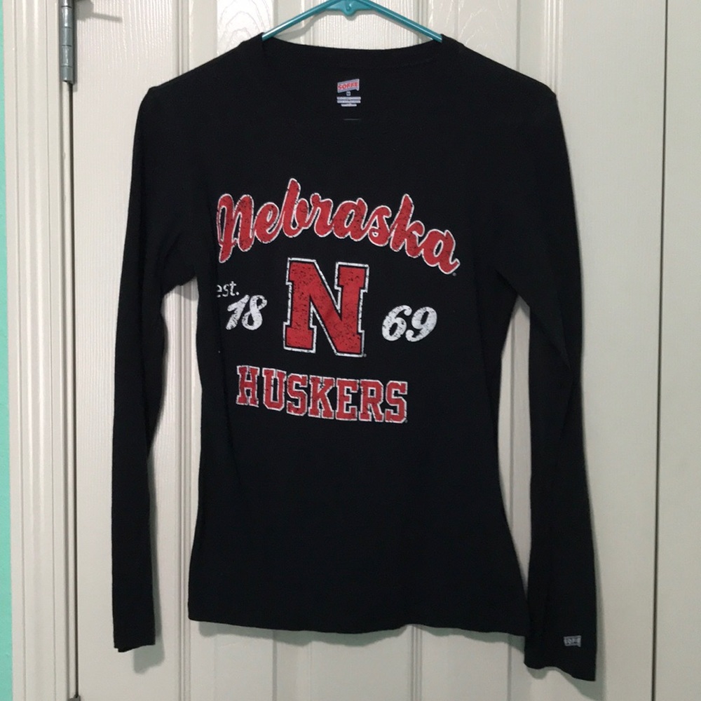 Women’s Huskers long sleeve shirt